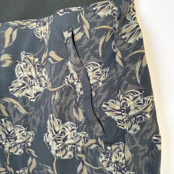 Athleta Womens 18 Ripstop Hiking Shorts Green Floral Print Trail Activewear - Picture 3 of 16